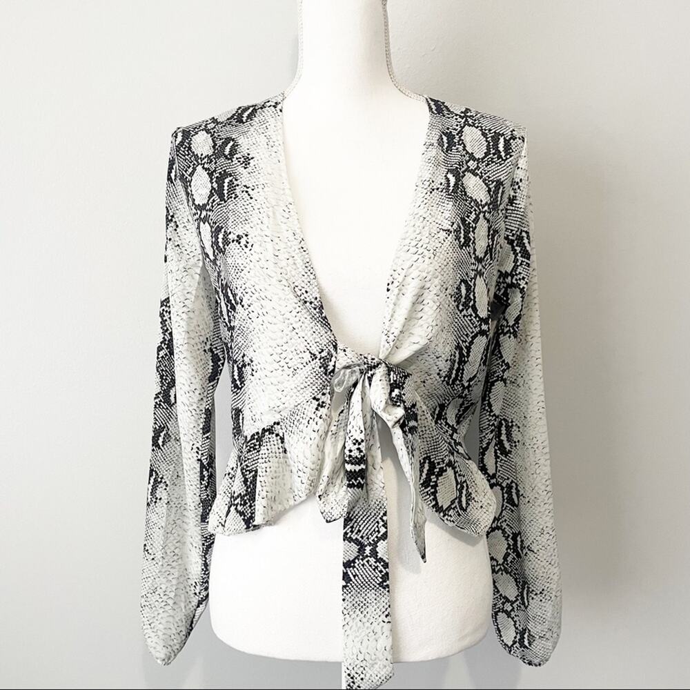 Missguided snake print tie front ruffle hem blouse size 8 new with tags NWT